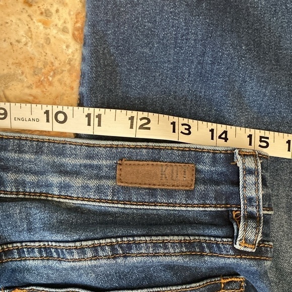 Kut From the Kloth Women’s Baby Bootcut Jeans Mid Rise Medium Wash Size 8S Denim - Picture 14 of 14